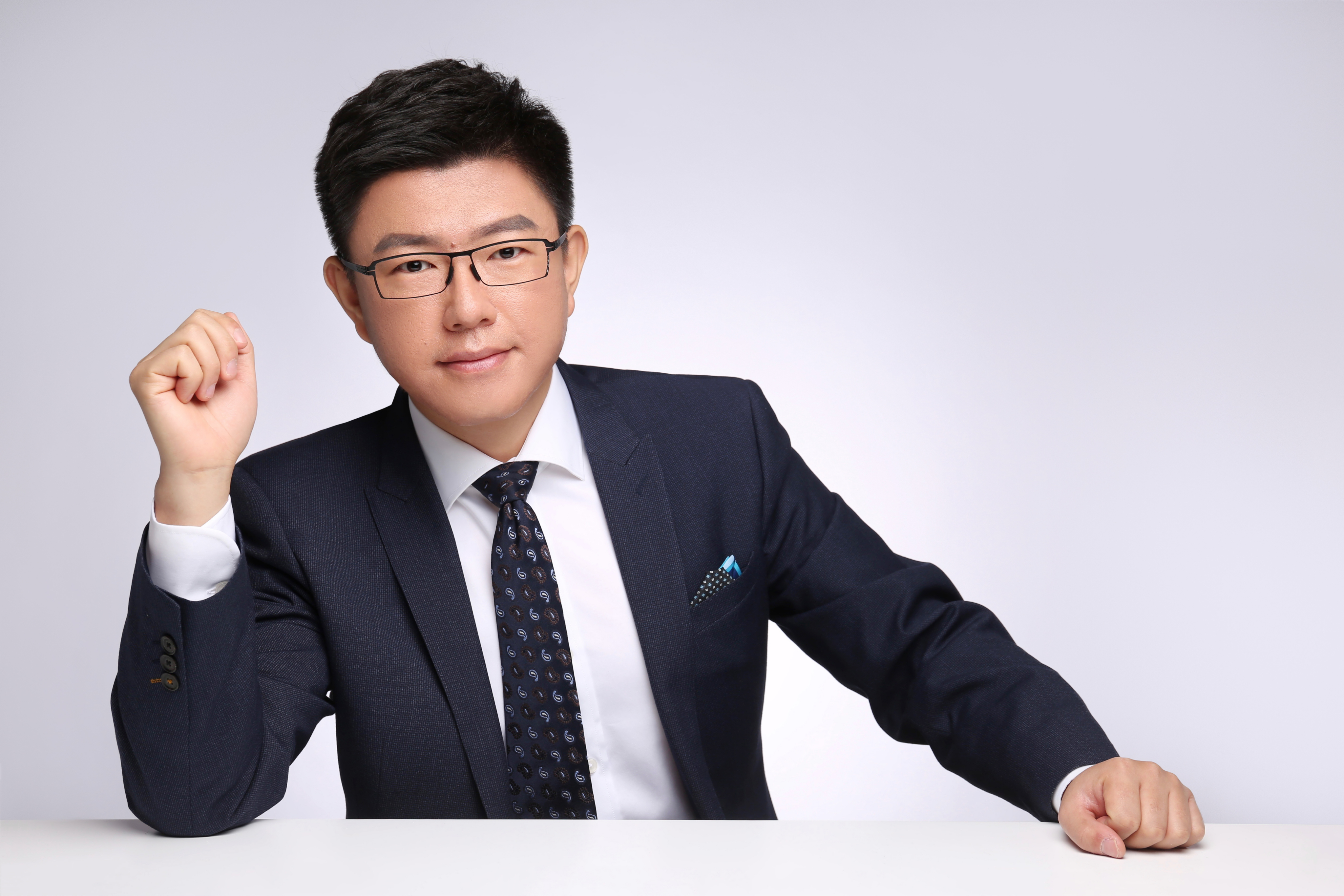 腾讯足球主持人(腾讯足球主持人有谁)